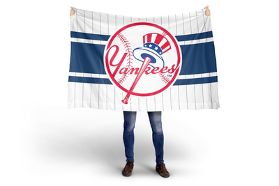 Person holding a New York Yankees Flag